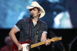 Brad Paisley to headline NFL Draft Concert Series