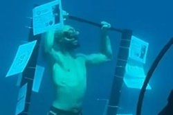 Egyptian diver breaks world record for underwater pull-ups in Red Sea