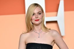 Elle Fanning befriends outcast in 'Predator: Badlands' teaser