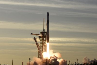 SpaceX launches 28 Internet satellites from Florida