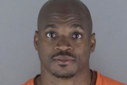 Vikings legend Adrian Peterson arrested on DWI charge after NFL Draft party